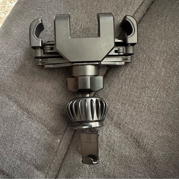 Ainope Vent cellphone holder - Picture 3 of 3